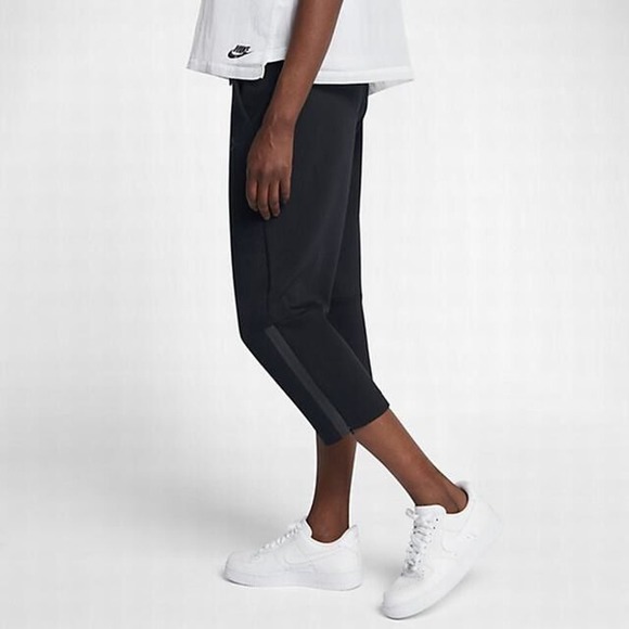 Nike Tech Fleece Capri Women SIZE -‎ XS 908824-010 - Picture 5 of 8